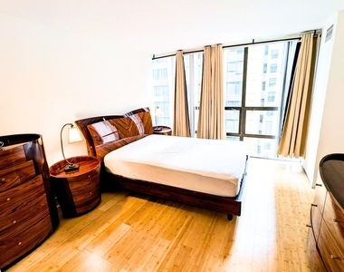 230 E Ontario Street - Photo Thumbnail 17
