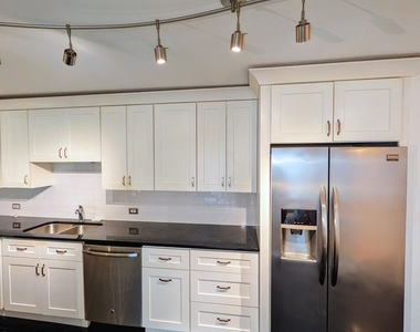 230 E Ontario Street - Photo Thumbnail 10