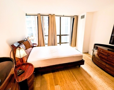 230 E Ontario Street - Photo Thumbnail 14
