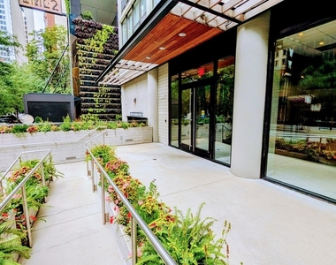 230 E Ontario Street - Photo Thumbnail 2