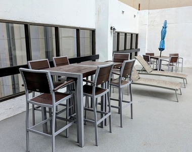 230 E Ontario Street - Photo Thumbnail 24