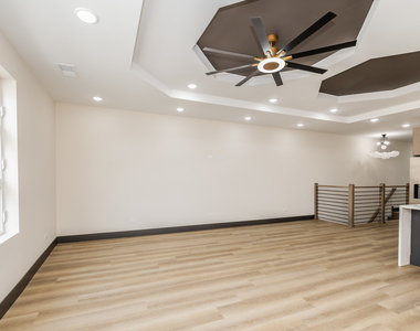 5637 S Prairie Avenue - Photo Thumbnail 6