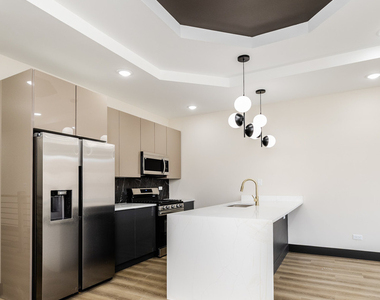 5637 S Prairie Avenue - Photo Thumbnail 3