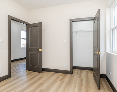 5637 S Prairie Avenue - Photo Thumbnail 9