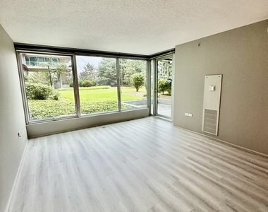 9655 Woods Drive - Photo Thumbnail 11