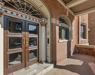 442 E 48th Street - Photo Thumbnail 3