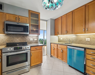601 E 32nd Street - Photo Thumbnail 8