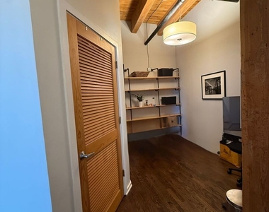 2511 W Moffat Street - Photo Thumbnail 12