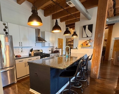 2511 W Moffat Street - Photo Thumbnail 5