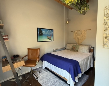 2511 W Moffat Street - Photo Thumbnail 11