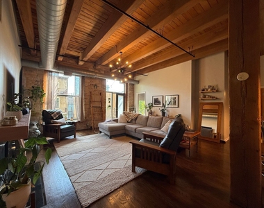 2511 W Moffat Street - Photo Thumbnail 7