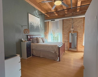 2511 W Moffat Street - Photo Thumbnail 8