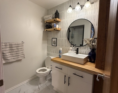 2511 W Moffat Street - Photo Thumbnail 16