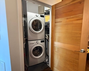 2511 W Moffat Street - Photo Thumbnail 13