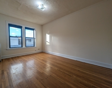 3310 W Schubert Avenue - Photo Thumbnail 2