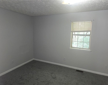 7233 Crestside Drive - Photo Thumbnail 8