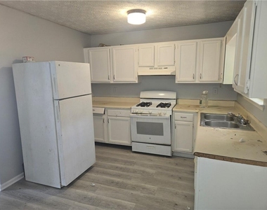 7233 Crestside Drive - Photo Thumbnail 11