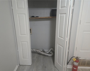 7233 Crestside Drive - Photo Thumbnail 5