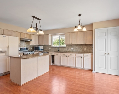2607 Flagstone Circle - Photo Thumbnail 14