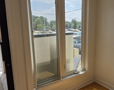 318 W Ogden Avenue - Photo Thumbnail 8