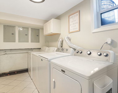 3112 N Davlin Court - Photo Thumbnail 17