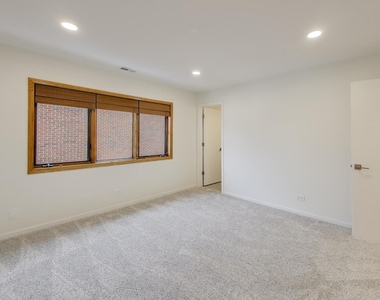 1209 E Davis Street E - Photo Thumbnail 13
