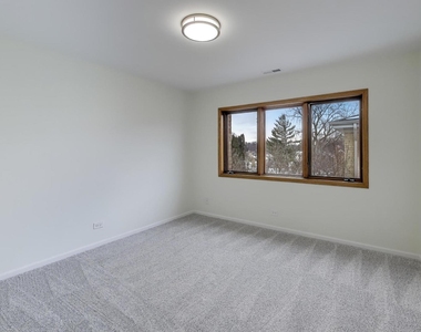1209 E Davis Street E - Photo Thumbnail 19