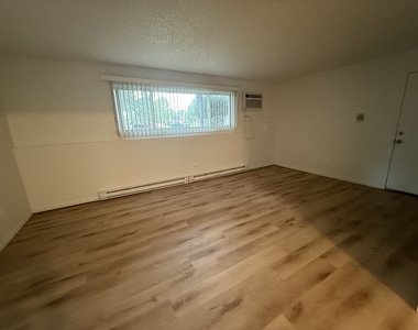 11621 Roberts Street - Photo Thumbnail 4