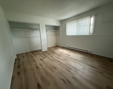 11621 Roberts Street - Photo Thumbnail 9