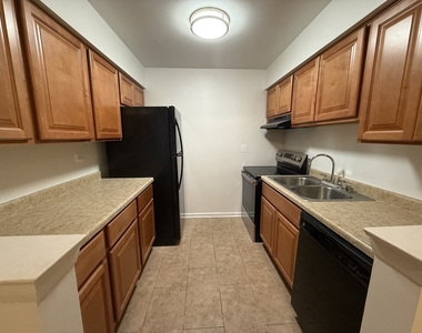 11621 Roberts Street - Photo Thumbnail 5