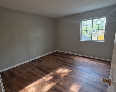 407 Trenton Court - Photo Thumbnail 13