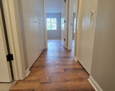 407 Trenton Court - Photo Thumbnail 8