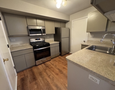 407 Trenton Court - Photo Thumbnail 4