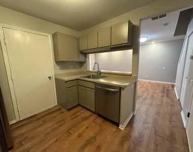 407 Trenton Court - Photo Thumbnail 5