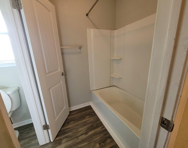 6617 N Lincoln Drive - Photo Thumbnail 8