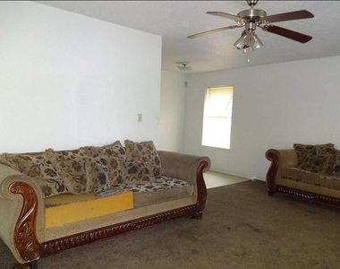 6617 N Lincoln Drive - Photo Thumbnail 4