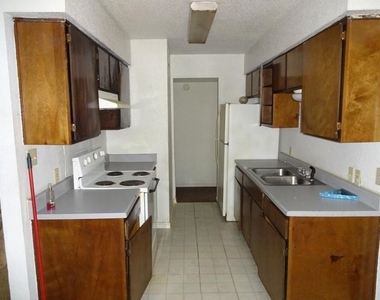 6617 N Lincoln Drive - Photo Thumbnail 2