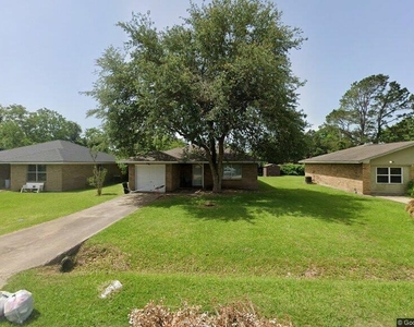 6617 N Lincoln Drive - Photo Thumbnail 1