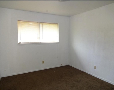 6617 N Lincoln Drive - Photo Thumbnail 5