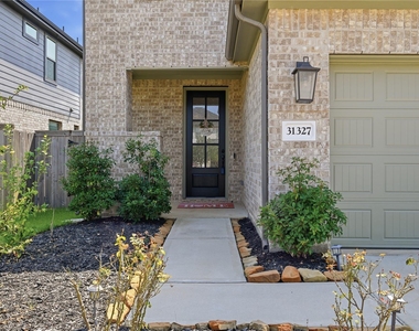 31327 Sellers Terrace Drive - Photo Thumbnail 1