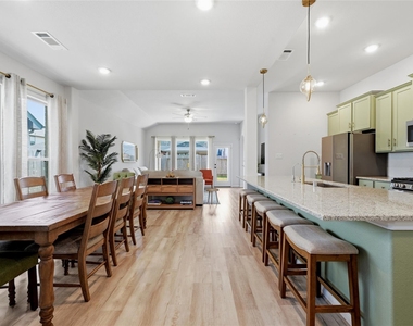 31327 Sellers Terrace Drive - Photo Thumbnail 7