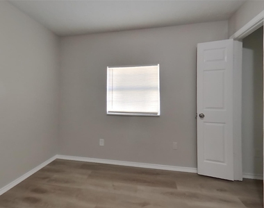 19311 Amistad Drive - Photo Thumbnail 8