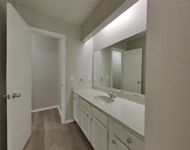 19311 Amistad Drive - Photo Thumbnail 10