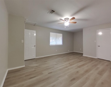 19311 Amistad Drive - Photo Thumbnail 9