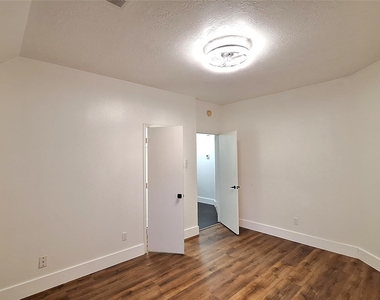 17122 Canterbury Green Court - Photo Thumbnail 16