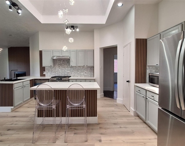 17122 Canterbury Green Court - Photo Thumbnail 10