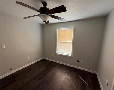 8125 Shotwell Street - Photo Thumbnail 6