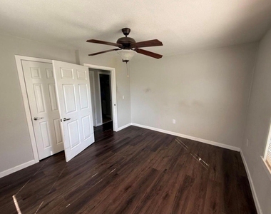 8125 Shotwell Street - Photo Thumbnail 7