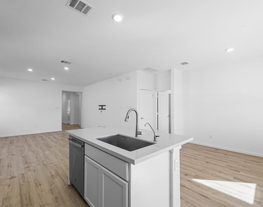7211 Greenbriar Bend Court - Photo Thumbnail 17