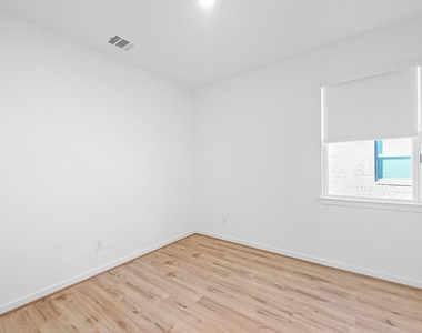 7211 Greenbriar Bend Court - Photo Thumbnail 6